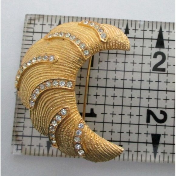 Crescent Moon Rhinestone Brooch Pin - Vintage 60s Celestial  Jewelry - Gift Box - Picture 7 of 7